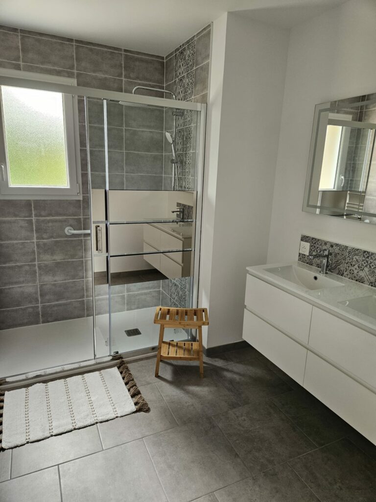 salle de bain brettes les pins